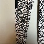 Nike ⭐️ black and white abstract pattern athletic leggings size medium Photo 3
