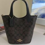 Coach cr256 Hanna Bucket Bag In Signature Canvas Photo 5