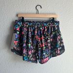 Lululemon 🖤🆕 Multi Floral Hotty Hot LR Lined Shorts✨NWT✨ Photo 6