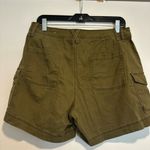 Natural Reflections Women’s Sz: 10  Army Green Cargo Shorts. Stretch Cotton. Photo 1