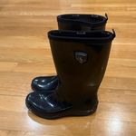 Kamik  women’s black rain boots size 8 . Photo 1