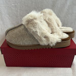 Kelly & Katie  KENDRA Sweater Slippers Beige Tan Knit Fuzzy NIB M 7-8 Photo 0