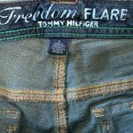 Tommy Hilfiger  Women’s Freedom Flare Dark Wash Denim Jeans Size 8 NWT Photo 4