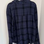 SIGNORELLI… BLUE AND BLACK SOFT LONG SLEEP BUTTON DOWN TOP RAW HEM AT BOTTOM Size M Photo 4
