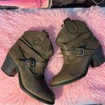 Rocket Dog Unleashed by  western ankle boots with a chunky heel. Women’s size 7. Photo 5