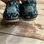 Toms CHEVRON PATTERN STITCHED LOGO HEEL TAB CANVAS SLIP ON SHOES Photo 4