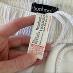 Boohoo  - Butterfly Los Angeles Graphic Sweatpants Joggers in White Photo 4