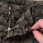 Level 99 Green Clamshell Shorts Size 29 Photo 3