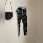 Solid & Striped NWT Bandier  Camo Trek Belt Bag Leggings, Size Medium Photo 2