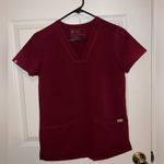 FIGS  Women’s Technical Collection Casma Two Pocket Scrub Top XXS Burgundy Photo 0