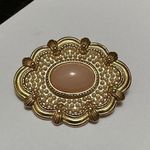 Avon Brooch Pin Pink Cabachon Center Gold Tone “Victorian Spring” Photo 8
