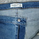 Abercrombie & Fitch Abercrombie 24 Short 90s Relaxed Fit High Rise Jeans Medium Wash Blue Size 37 Photo 3