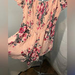 Forever 21  pink floral‎ romper/jump suit size small Photo 1