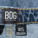 BDG Woman’s  Mom Frayed Hem Jeans Size 25 Photo 8