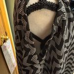 Takara  3/4 SLEEVE TOP BLACK AND WHITE CHEVRON SIZE large Photo 5