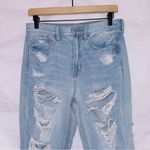 American Eagle  Light Wash Denim Distressed Mom Jean size 6 short Photo 2