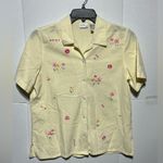 KORET FRANCISA (M) yellow/white button down short sleeve with floral embroidery. Yellow Size M Photo 0