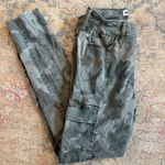 Old Navy Women’s Camouflage Skinny Stretchy Cargo Pants Photo 2