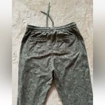Athleta  Women's Printed Farallon Stratum Camo Jogger Pants Size 6‎ Photo 3