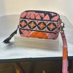 Vera Bradley wristlet in excellent condition. The inside is clean and outside. Photo 3