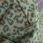 J. CREW GREEN GIRLFRIEND TEE AND GREEN CHEETAH PRINTED EVERYDAY LEGGINGS BUNDLE Size M Photo 15