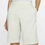 Nike NWT   Womens Dri-Fit Golf Bermuda Shorts Photo 4