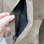 Mountain Hardwear Mountain Hardware outdoor adventure zip up jacket women's medium. Photo 3