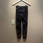 Old Navy Women’s Powersoft Leggings with pockets Camouflage Size Small Photo 5