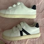 MIA  izzie sneakers Photo 2