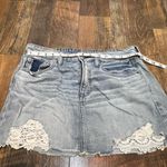 American Eagle Distressed Light Wash Denim Skirt Mini, Size 8, Y2K Western Photo 2