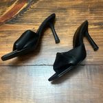 Olivia Ferguson Square Toe Cushion Top Cross Open Toe Women’s 7.5 Heels Black Photo 4