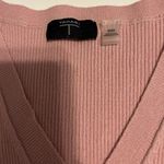 Tahari  pink ribbed vneck sweater size medium Photo 4