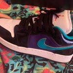 Jordan Air  1 Low Photo 0