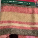 Woolrich Cozy Blanket Wrap Poncho Scarf Soft Plaid Travel Tan Red Black Pink Photo 6
