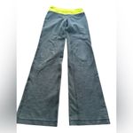 Lululemon  Women's‎ Gray Flared Yoga Pants Activewear sz 2 Photo 5