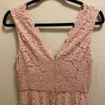 Vera Wang  Dusty Pink Double V-Neckline Lace Knee Length Dress Size 6 Photo 7