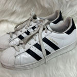 Adidas  superstar tennis shoes Size 7.5 B-23‎ Photo 0