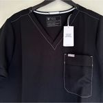 FIGS NWT  Bei Classic Cargo Scrub Top Black 2XL Photo 1