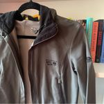 Mountain Hardwear Women's  Gray Lightweight Jacket With Hood Size Extra Small Photo 1