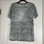 American Eagle  Women’s Heathered Green/Camo Lightweight Sheer V-Neck Size Medium Photo 1