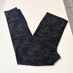Vuori Heather Charcoal Gray Athletic -High Waisted Soft leggings Camo size Small Photo 0