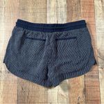 Athleta  Linen Striped Shorts Navy Size 6 Athleisure Pockets Womens Photo 5