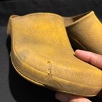 Birkenstock  Birkis unisex size 7.5 yellowish color Photo 2