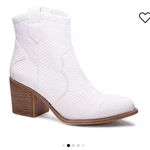 Dirty Laundry White Cowgirl Boots Photo 0