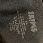 SKIMS Mid Thigh Sculpting Shorts S/M Photo 3