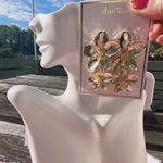 Urban soul gold flowers drops earrings Photo 1