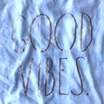 Rae Dunn Good Vibes Top 2X Hi Low Casual Graphic Festive Relaxed Vacation Photo 5