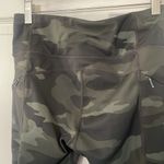 Athleta CAMO CONTENDER 7/8 TIGHT IN POWERLIFT Size Small Photo 9