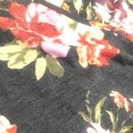 Rue 21  floral surprise V neck top size S Photo 8