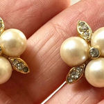 Faux pearl gold tone rhinestone post earrings Photo 0